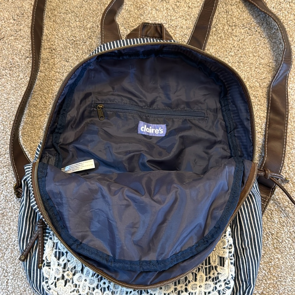 Backpack - Picture 3 of 4